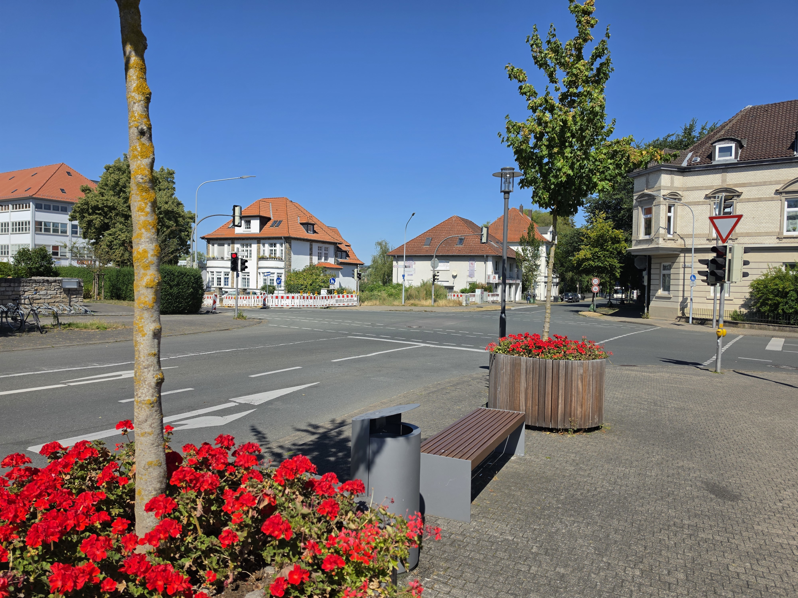 Zu sehen ist die Kreuzung vor dem Bahnhof, die bis zum nächsten Jahr zum Kreisverkehr umgebaut wird.